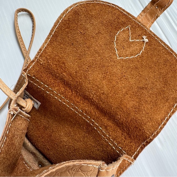 Vintage Mini Tan Leather shoulder with buckle closure - Picture 5 of 7